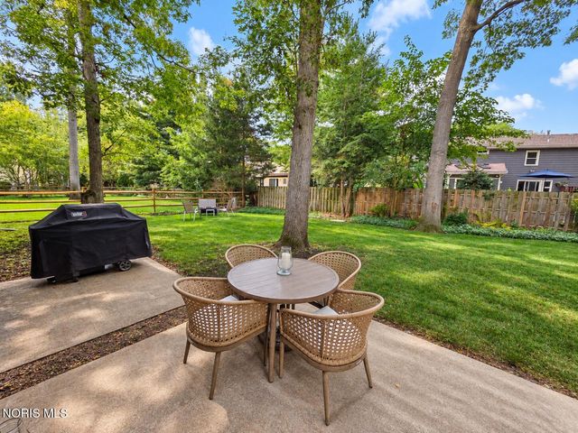 2344 Cheshire Woods Road, Toledo, OH 43617