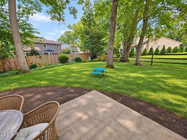2344 Cheshire Woods Road, Toledo, OH 43617