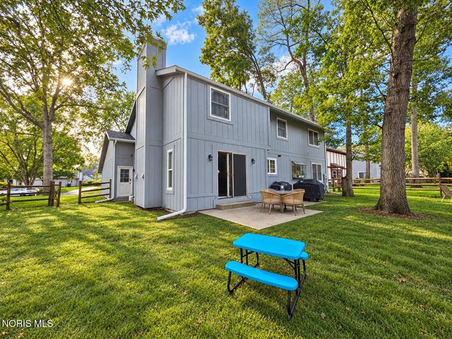 2344 Cheshire Woods Road, Toledo, OH 43617