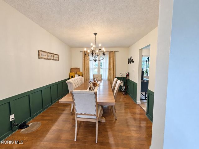 2344 Cheshire Woods Road, Toledo, OH 43617