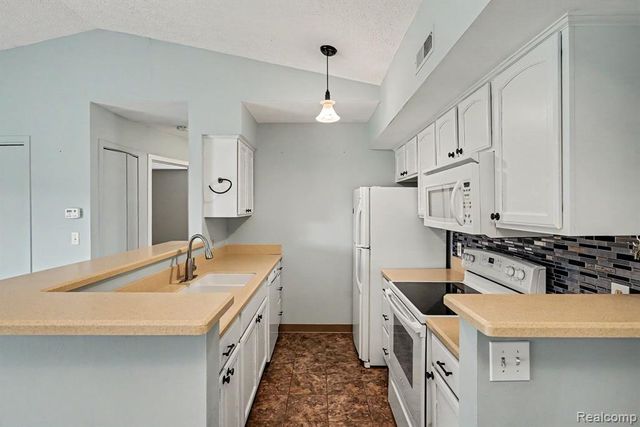 418 Water Tower Circle, Brighton, MI 48116