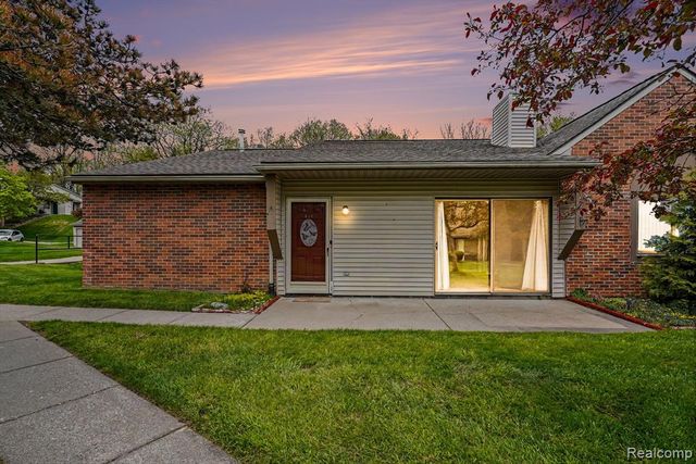 418 Water Tower Circle, Brighton, MI 48116