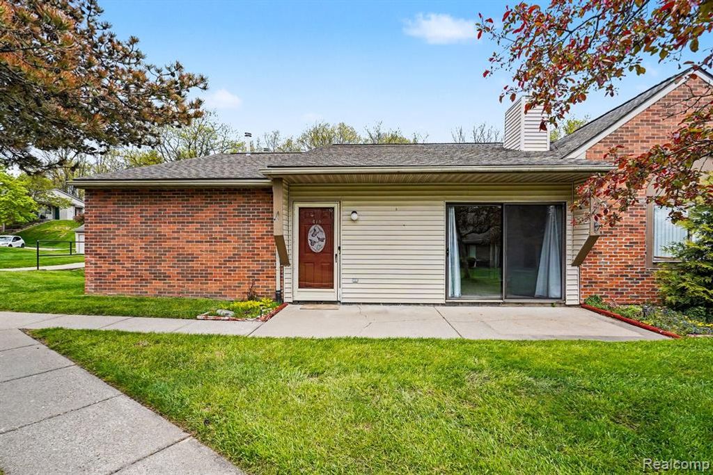 418 Water Tower Circle, Brighton, MI 48116