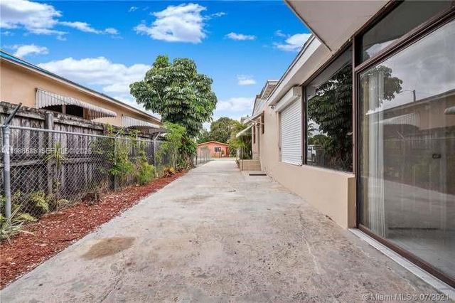 52 E 50th Pl, Hialeah, FL 33013