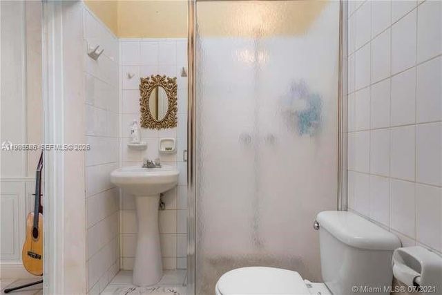 52 E 50th Pl, Hialeah, FL 33013