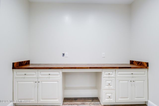 3300 N 9th Street, Ocean Springs, MS 39564