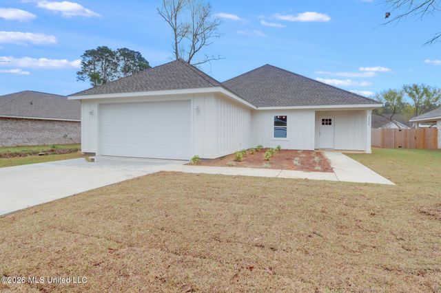 3300 N 9th Street, Ocean Springs, MS 39564