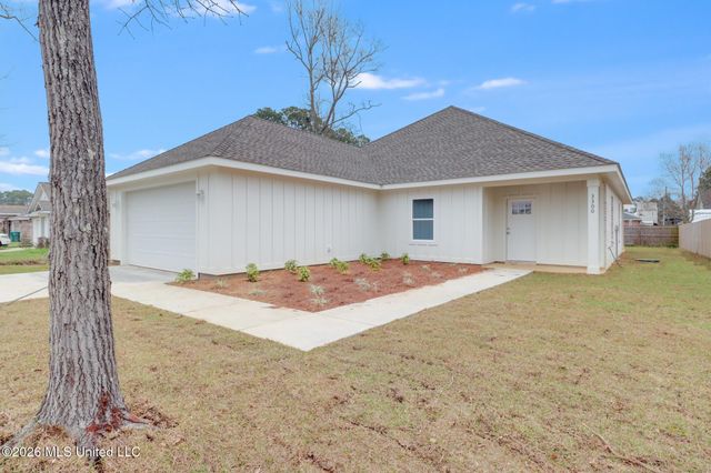 3300 N 9th Street, Ocean Springs, MS 39564