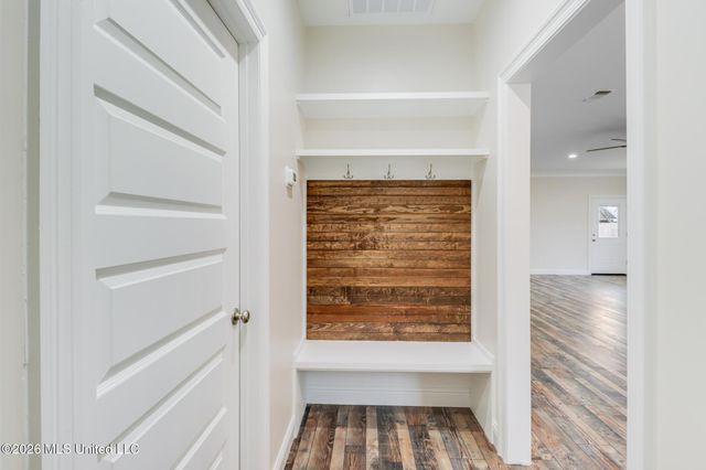 3300 N 9th Street, Ocean Springs, MS 39564