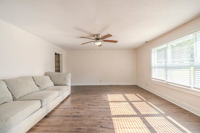 412 Walker St, Waynesboro, TN 38485