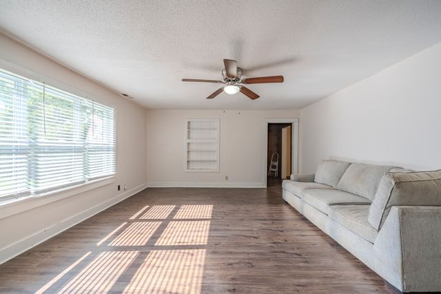 412 Walker St, Waynesboro, TN 38485