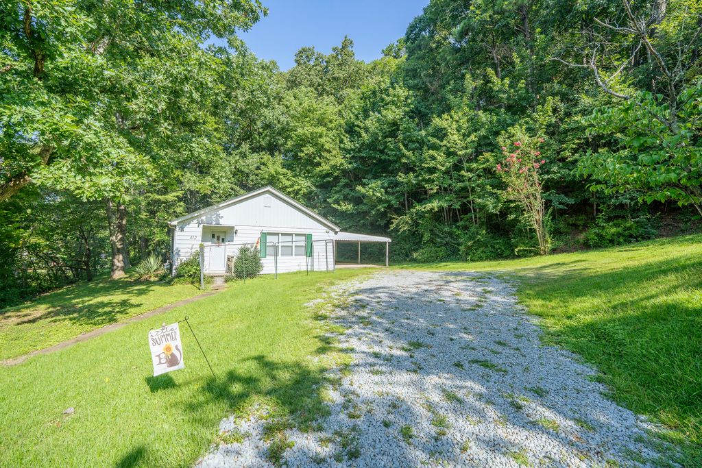 412 Walker St, Waynesboro, TN 38485