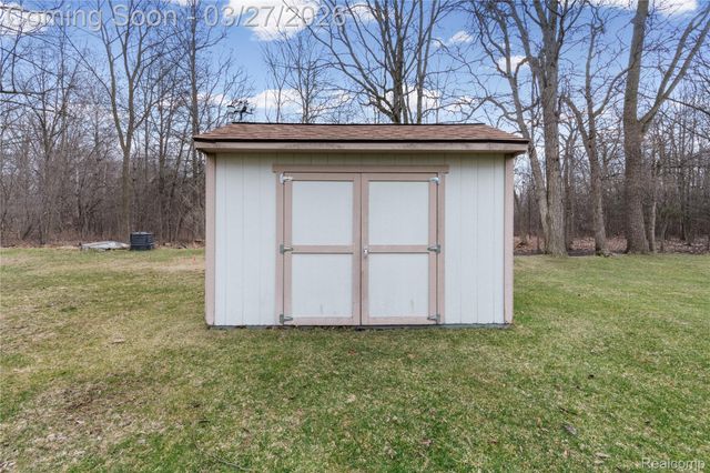 21651 Sylvan Avenue, Brownstown Charter Township, MI 48134