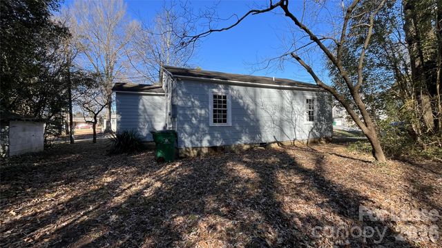 2621 Dr Carver Road, Charlotte, NC 28208