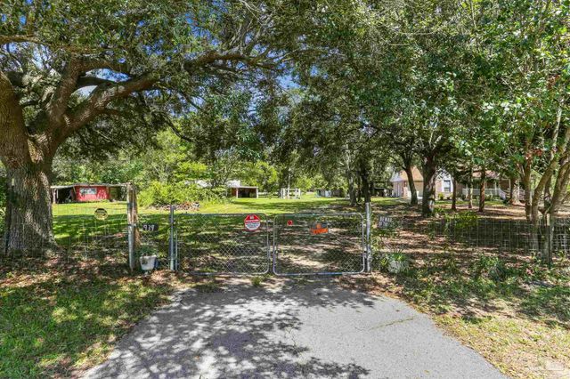 939 Avalon Blvd, Milton, FL 32583