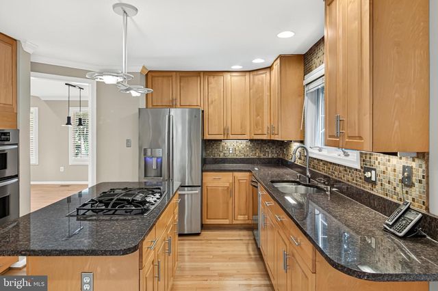 11201 PAVILION CLUB CT, Reston, VA 20194