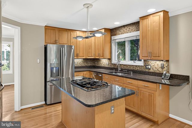 11201 PAVILION CLUB CT, Reston, VA 20194