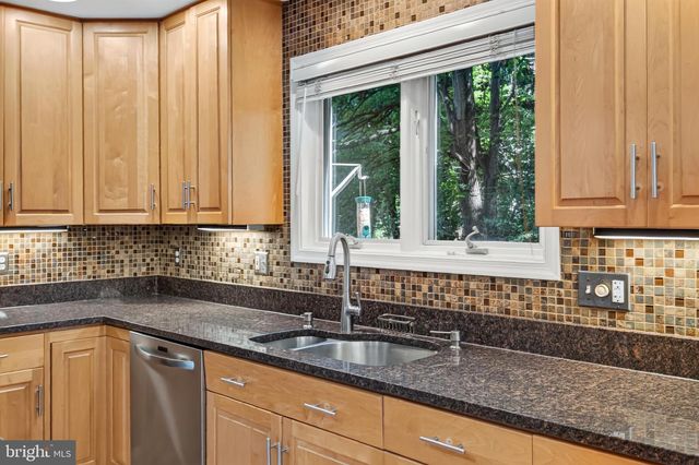 11201 PAVILION CLUB CT, Reston, VA 20194