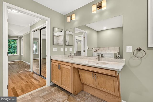 11201 PAVILION CLUB CT, Reston, VA 20194