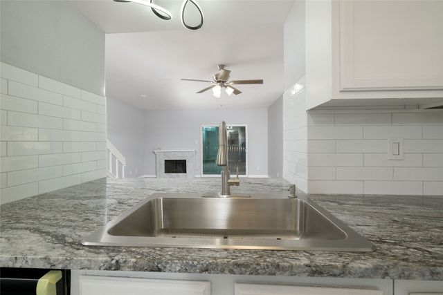 2100 Park Willow Lane D, Arlington, TX 76011