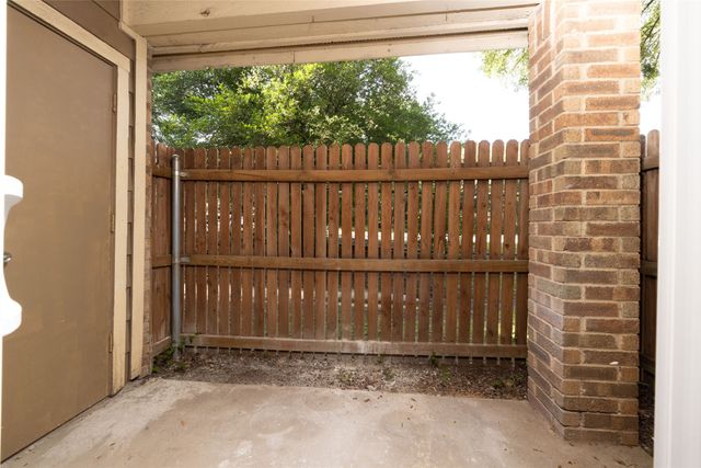2100 Park Willow Lane D, Arlington, TX 76011