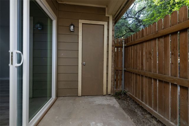2100 Park Willow Lane D, Arlington, TX 76011