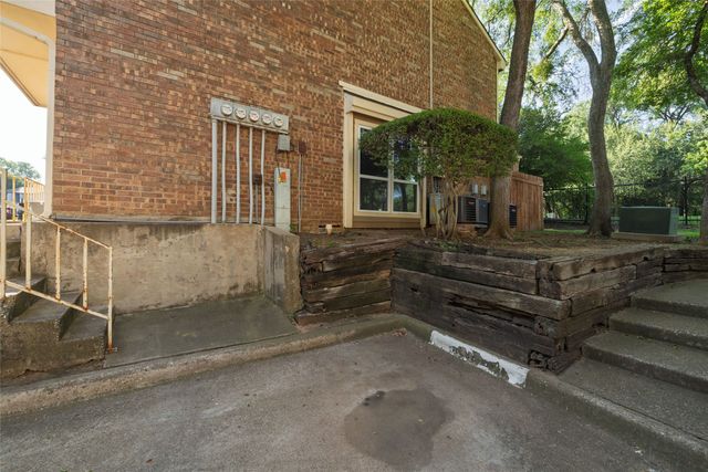 2100 Park Willow Lane D, Arlington, TX 76011