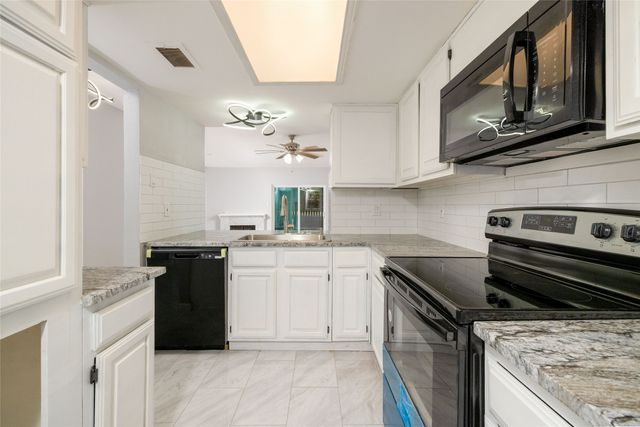 2100 Park Willow Lane D, Arlington, TX 76011