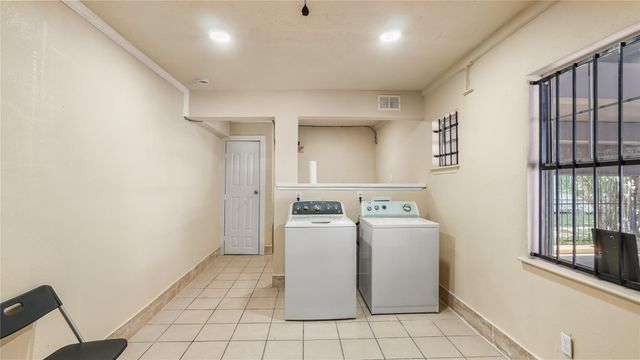 2819 Berry Street 11, Houston, TX 77004