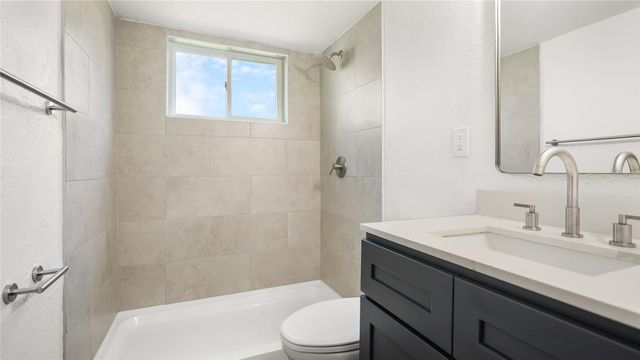 2819 Berry Street 11, Houston, TX 77004