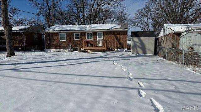 9834 Glenmont Drive, St Louis, MO 63123