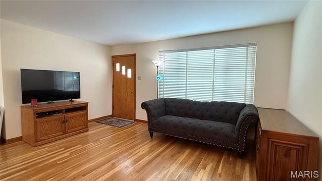 9834 Glenmont Drive, St Louis, MO 63123