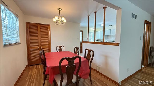 9834 Glenmont Drive, St Louis, MO 63123