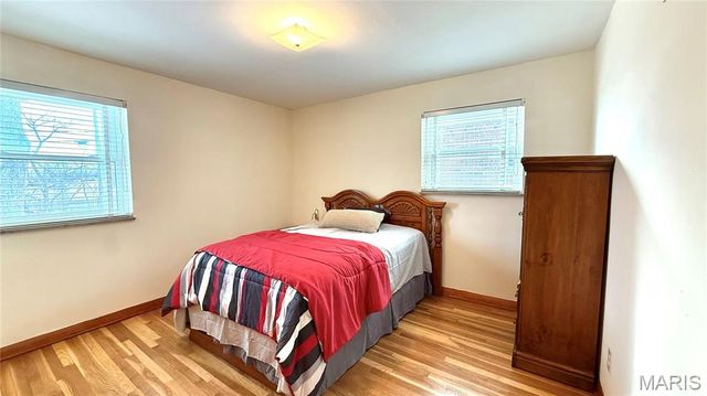 9834 Glenmont Drive, St Louis, MO 63123