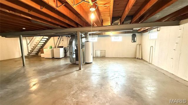 9834 Glenmont Drive, St Louis, MO 63123