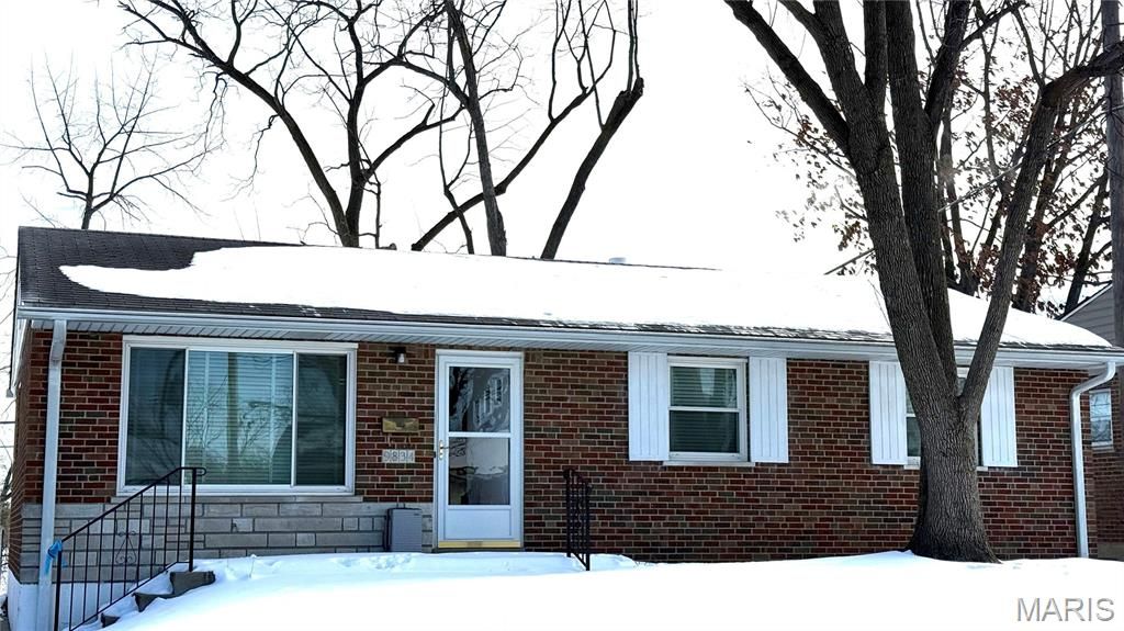 9834 Glenmont Drive, St Louis, MO 63123