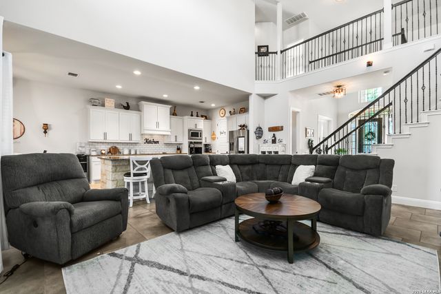 417 BEE CAVES CV, Cibolo, TX 78108