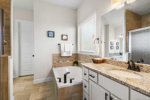 417 BEE CAVES CV, Cibolo, TX 78108