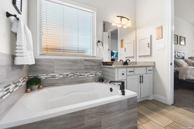 417 BEE CAVES CV, Cibolo, TX 78108