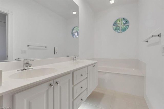6284 Towncenter CIR, Naples, FL 34119