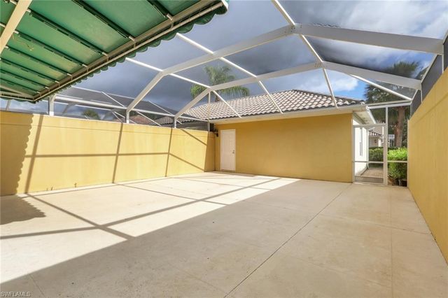 6284 Towncenter CIR, Naples, FL 34119