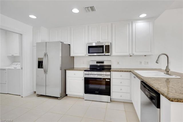 6284 Towncenter CIR, Naples, FL 34119