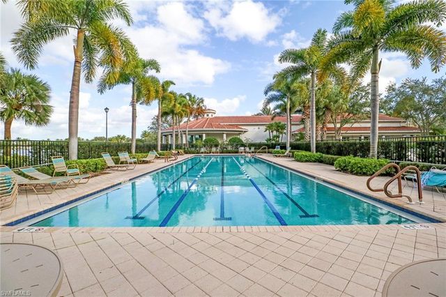 6284 Towncenter CIR, Naples, FL 34119