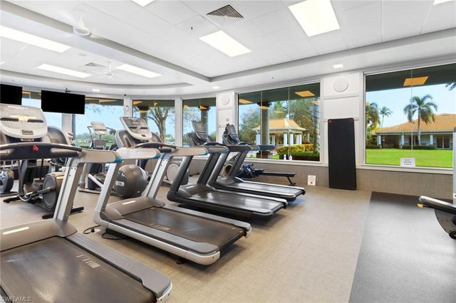 6284 Towncenter CIR, Naples, FL 34119