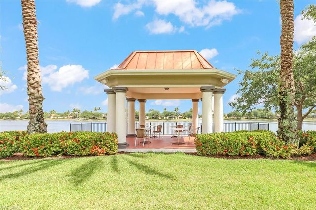 6284 Towncenter CIR, Naples, FL 34119