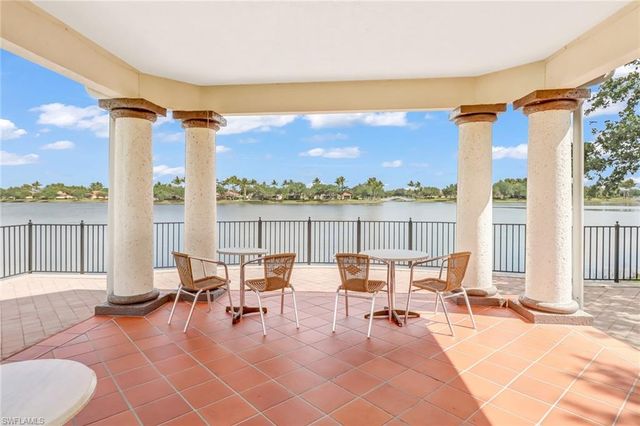 6284 Towncenter CIR, Naples, FL 34119