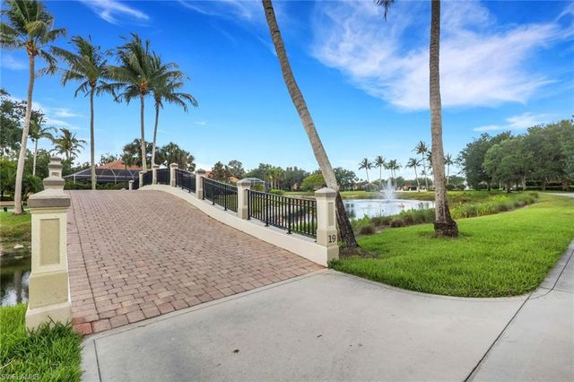 6284 Towncenter CIR, Naples, FL 34119