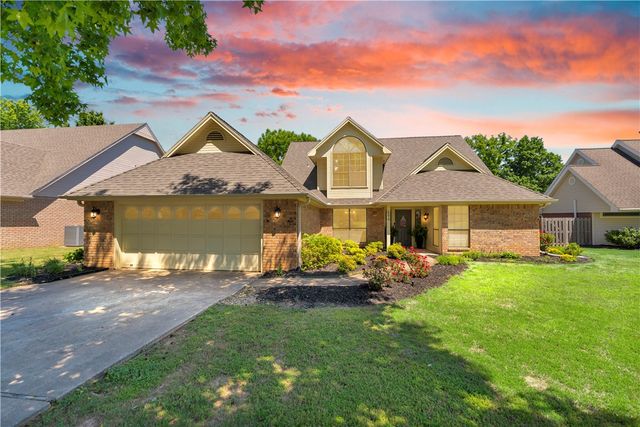 3370 Southridge Drive, Fayetteville, AR 72703