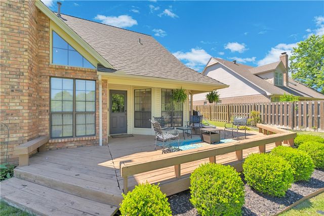3370 Southridge Drive, Fayetteville, AR 72703