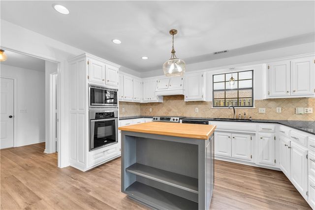 3370 Southridge Drive, Fayetteville, AR 72703